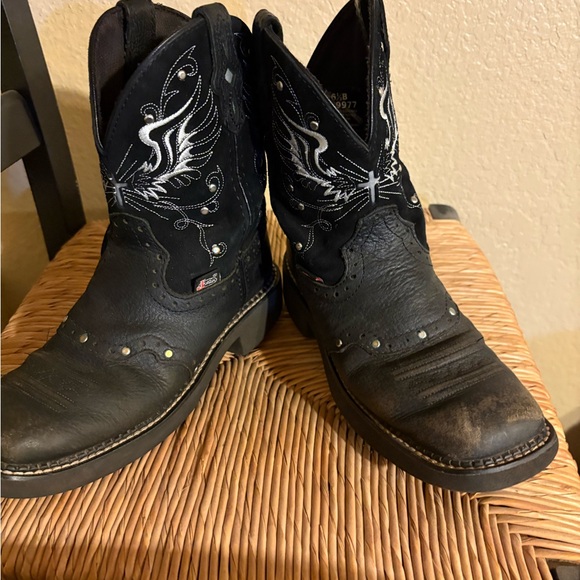 Justin Boots Black Heeled Boots with White Embroidery - Picture 1 of 3